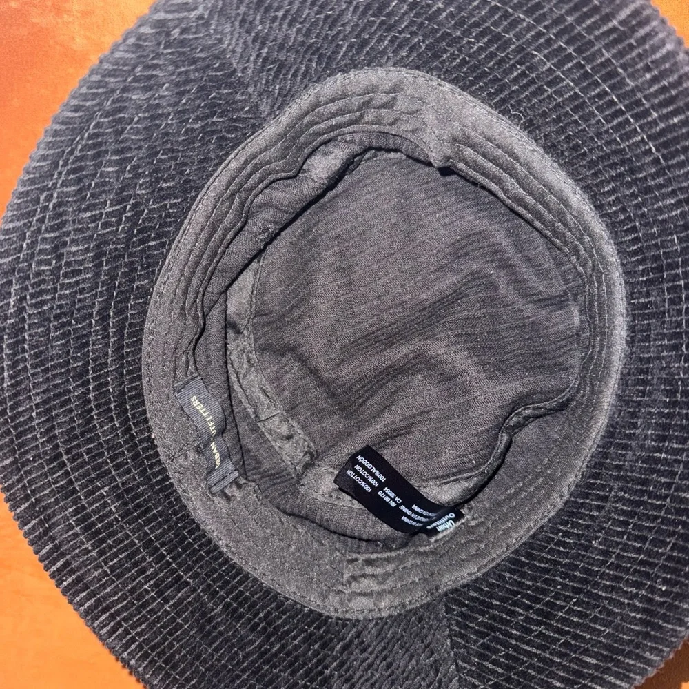 Urban Outfitters Black Corduroy Bucket Hat | Ribbed Texture | Unisex | NWOT - Picture 2 of 4